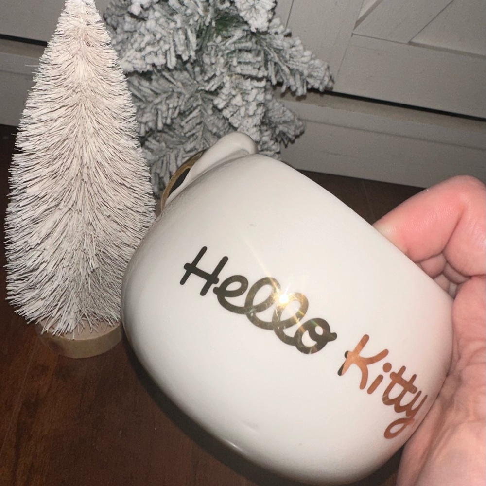 Hello Kitty Gold Bow Mug - Picture 5 of 5